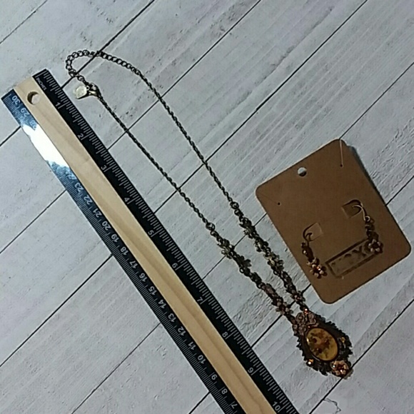 Victorian earring & necklace set - Picture 4 of 5